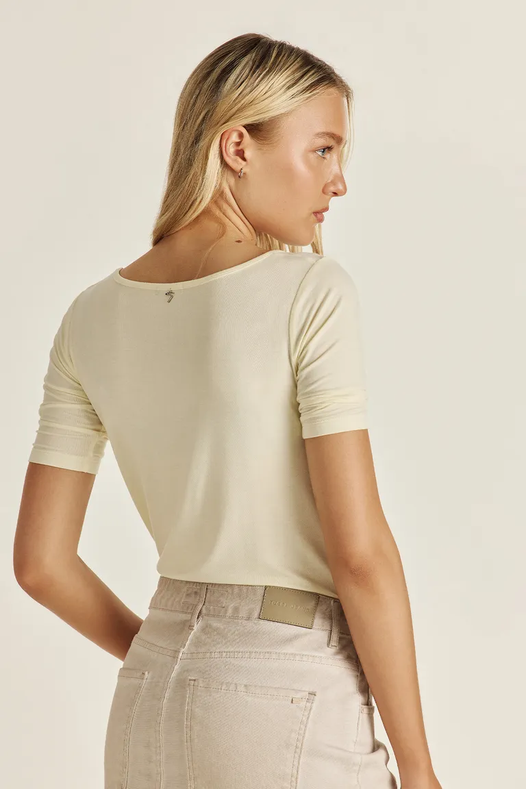 Remera de punto con escote en forma de V y calce holgado para un look fresco y moderno de Tucci en Remeras para argentina