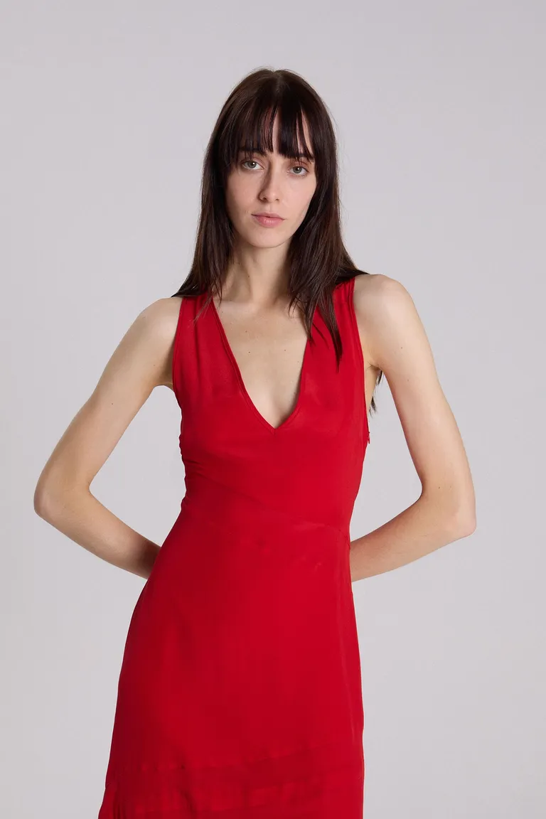 Vestido de seda natural con escote en V y falda amplia de corte midi de Maria Cher en Vestidos para argentina
