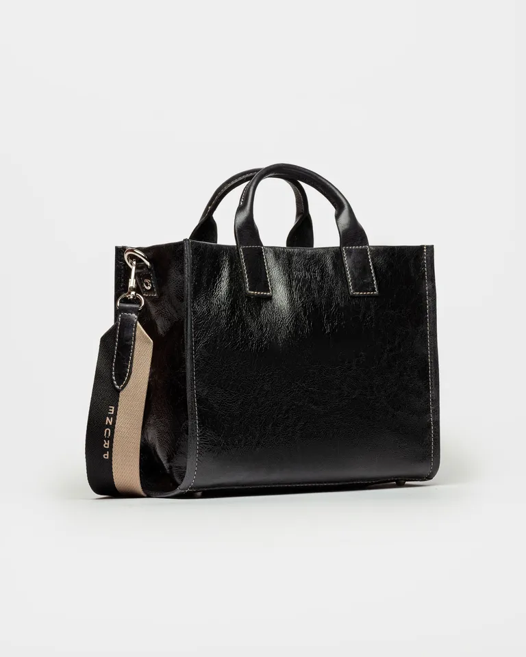 Cartera de mano negra de cuero de alta calidad y diseño minimalista de Prüne en Bolsos y Carteras para argentina