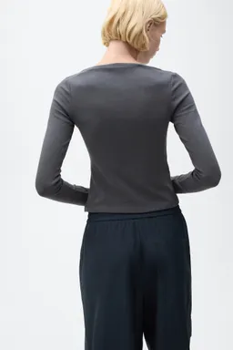 Remera cuello barco algodón de Mango en Remeras para argentina