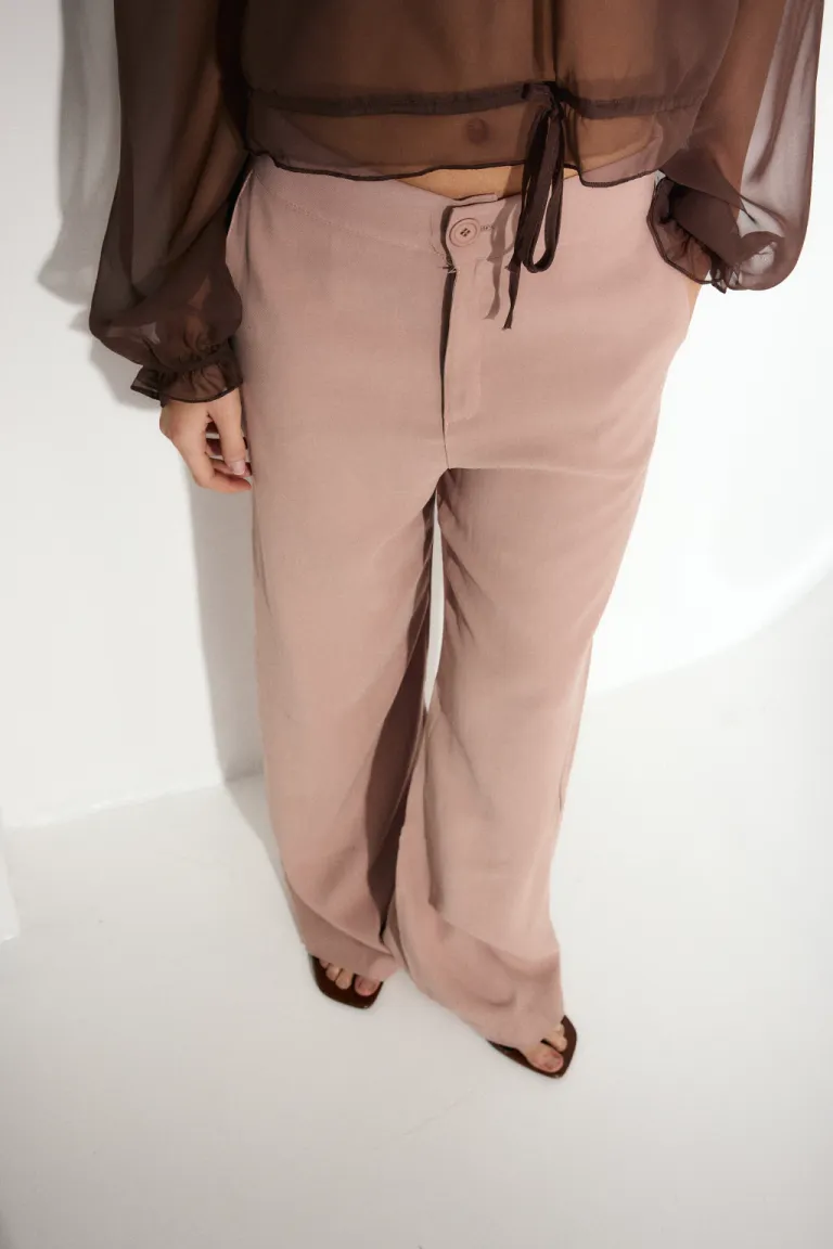 Pantalón negro de tiro alto y corte recto para mujer de Audaz en Pantalones para argentina