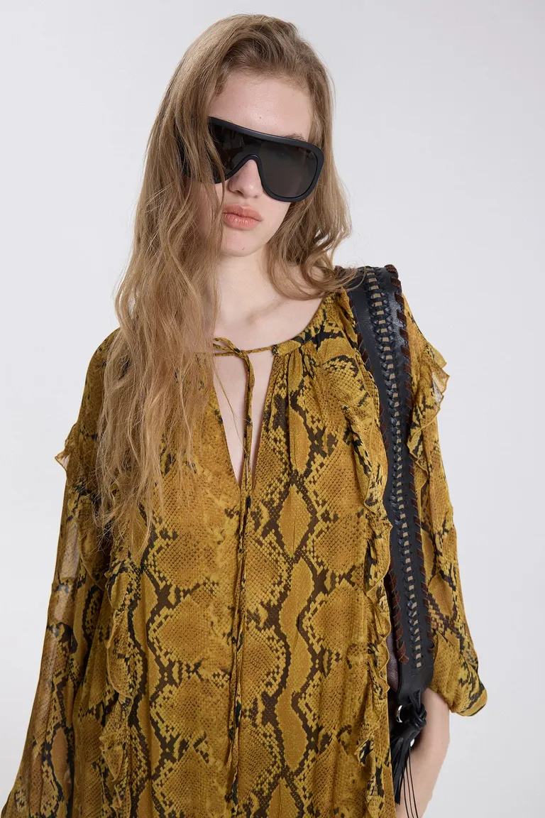 Vestido midi con estampa animal y mangas amplias con lazo en cuello de Maria Cher en Vestidos para argentina