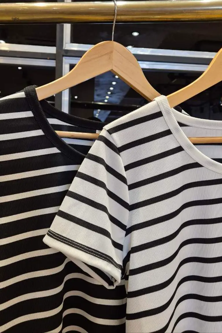 Remera Rayas Básica de Hesed en Remeras para argentina