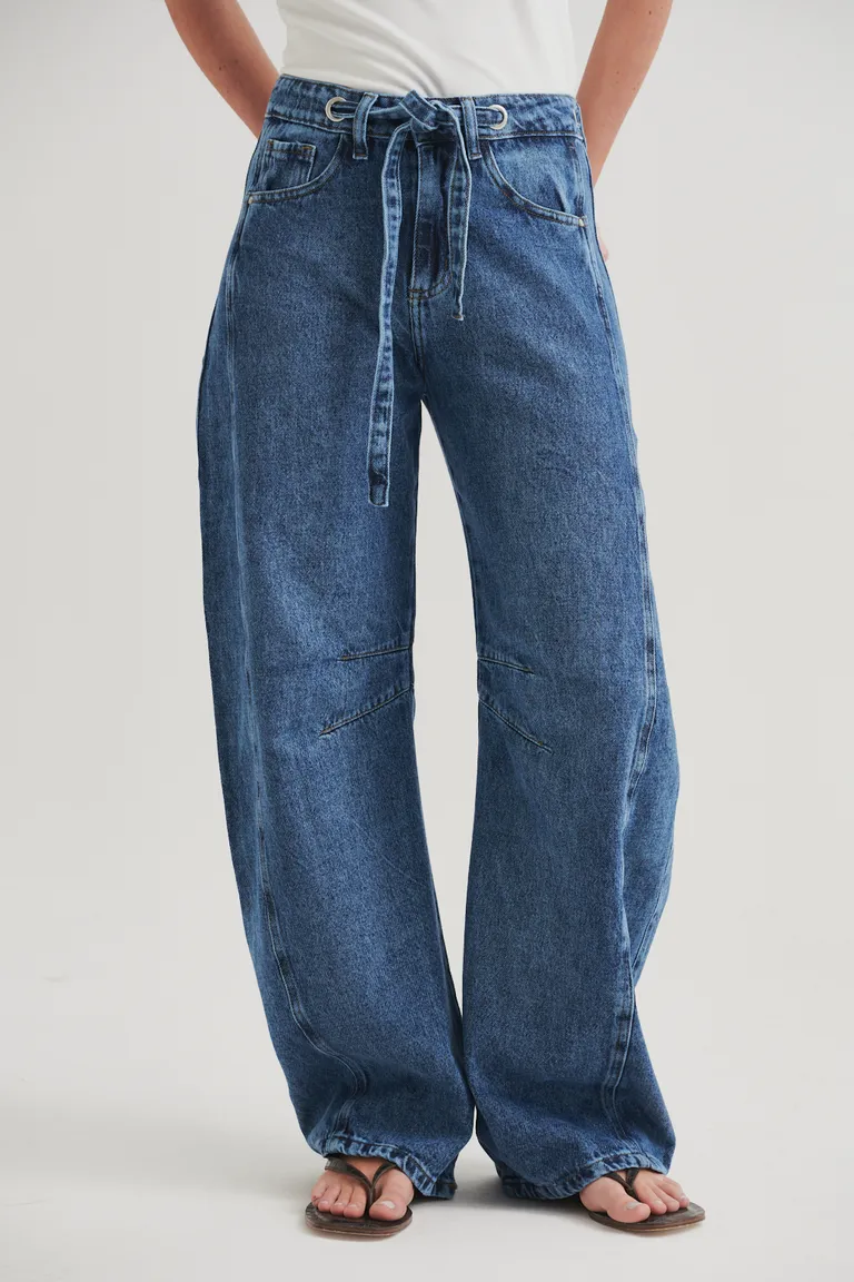 Pantalón barrel de denim de tiro medio con lazo ajustable y bolsillos de Sweet en Pantalones para argentina