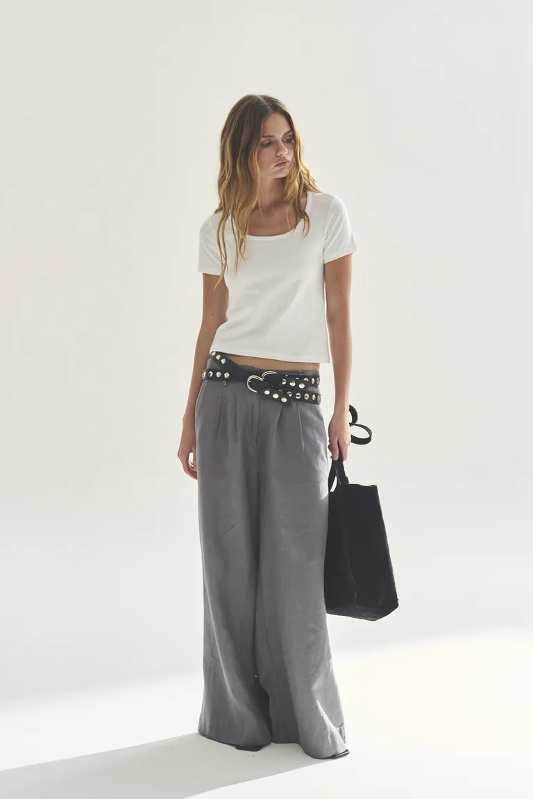 Remera básica de corte recto y escote redondo para mujer de Akiabara en Remeras para argentina