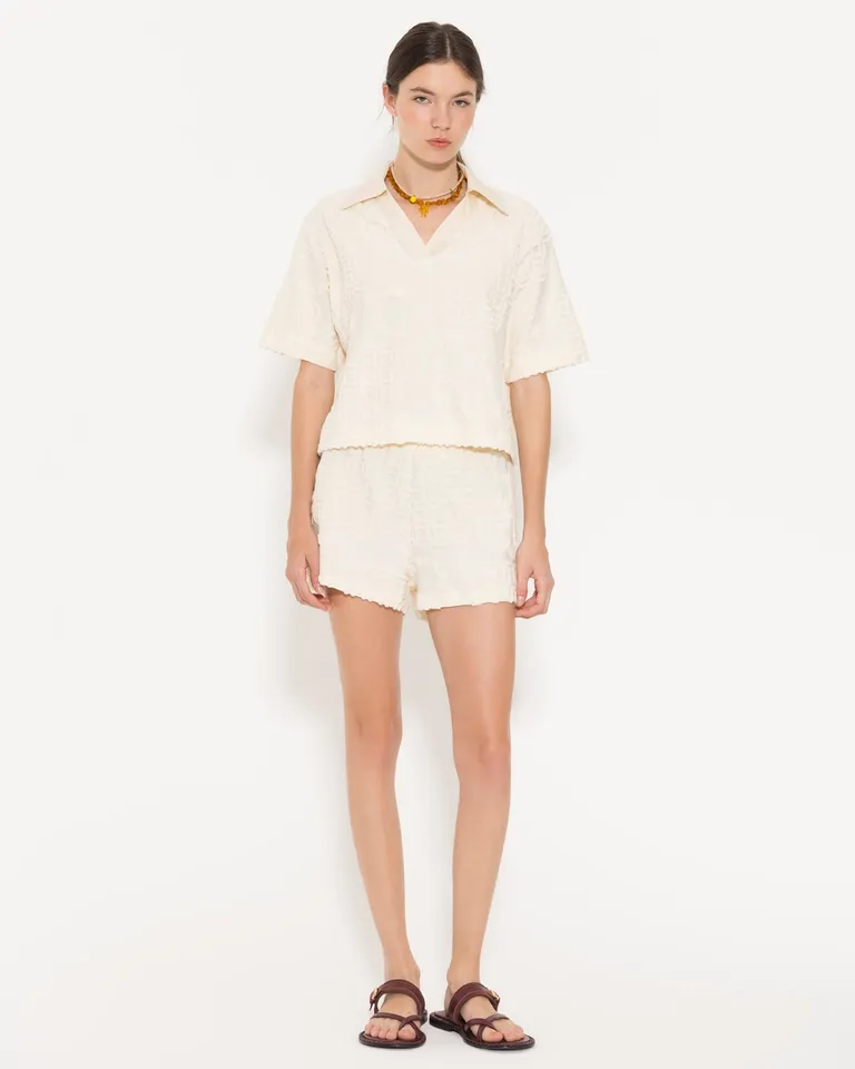 Remera de punto con textura y cuello en lino para mujer de Jazmin Chebar en Remeras para argentina