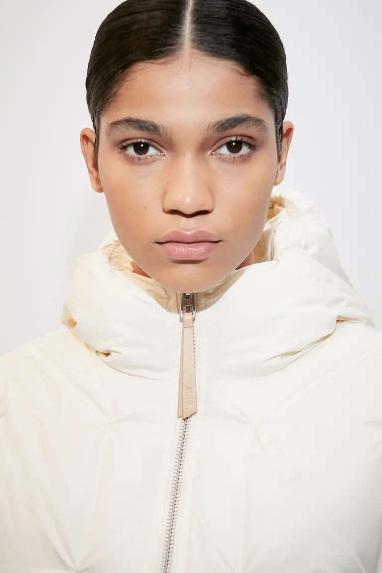 Anorak corto acolchado capucha de Mango en Chaquetas para argentina