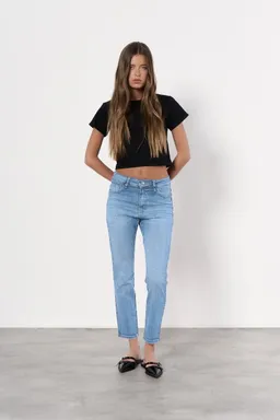 Jean denim chupín moderno de Magda en Pantalones para argentina