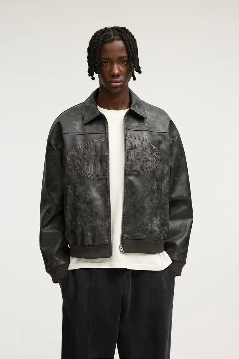 Campera boxy imitación cuero stwd de Pull&Bear en Abrigos y Camperas para argentina