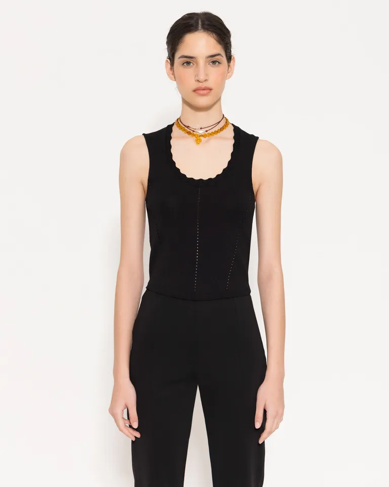 Top negro sin mangas de diseño elegante y contemporáneo para un estilo sofisticado de Jazmin Chebar en Tops para argentina