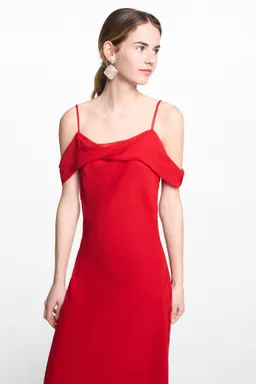 Vestido midi hombros descubiertos de Mango Teen en Vestidos para argentina