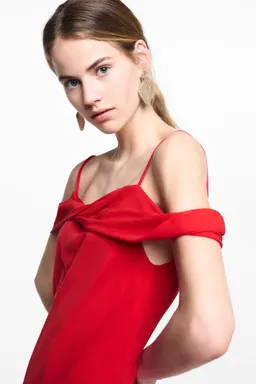 Vestido midi hombros descubiertos de Mango Teen en Vestidos para argentina