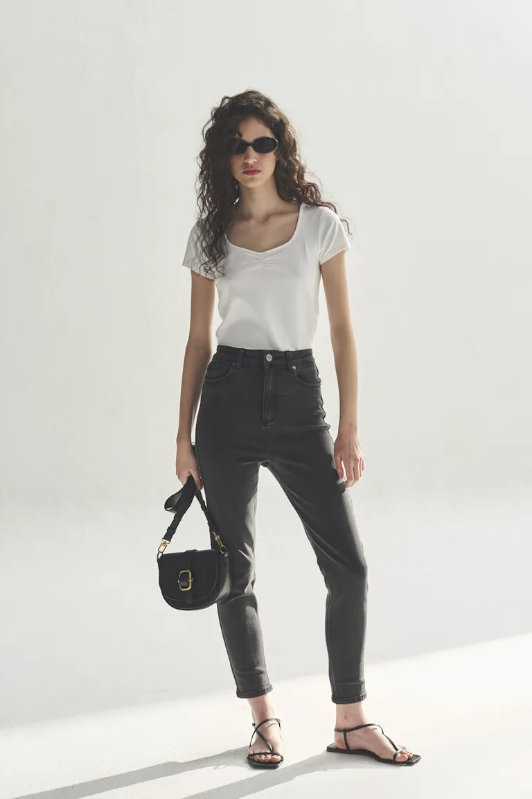 Pantalón skinny negro de corte moderno y elegante para mujer de Akiabara en Pantalones para argentina