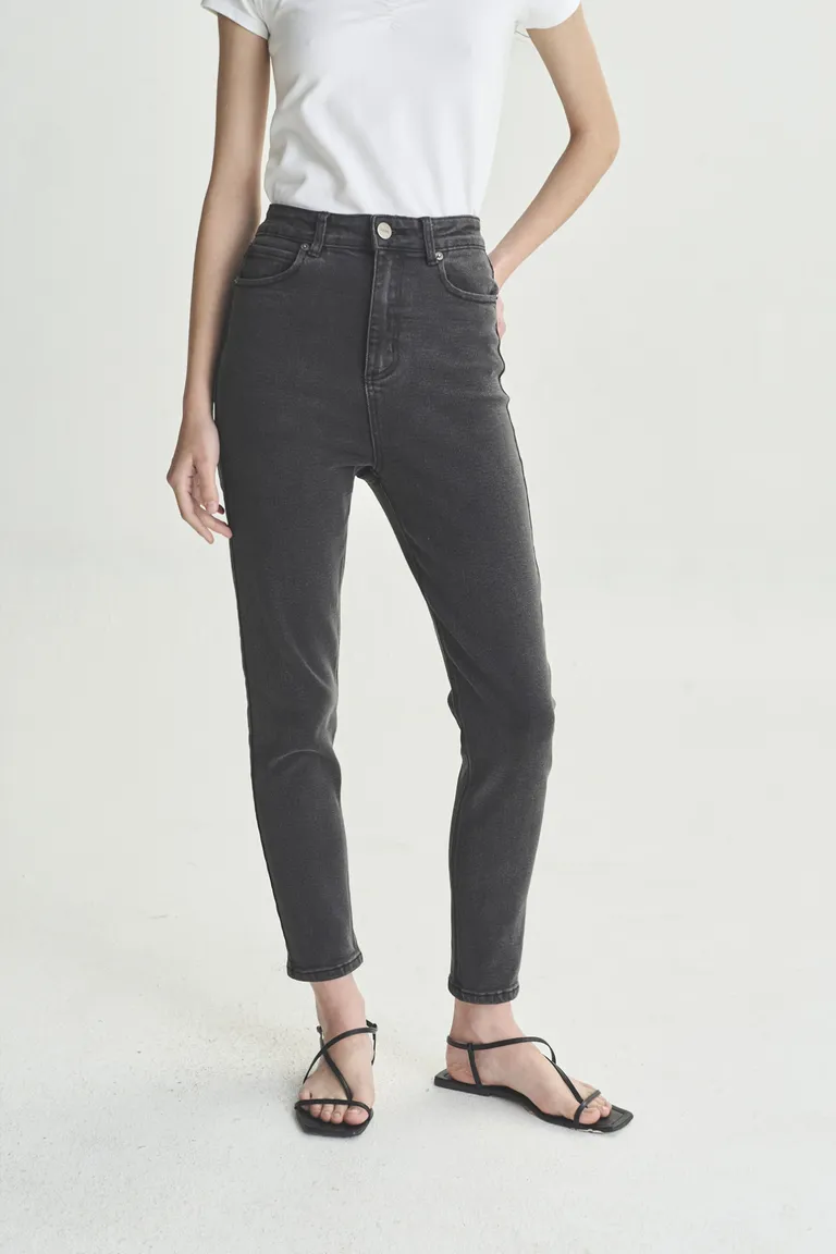 Pantalón skinny negro de corte moderno y elegante para mujer de Akiabara en Pantalones para argentina