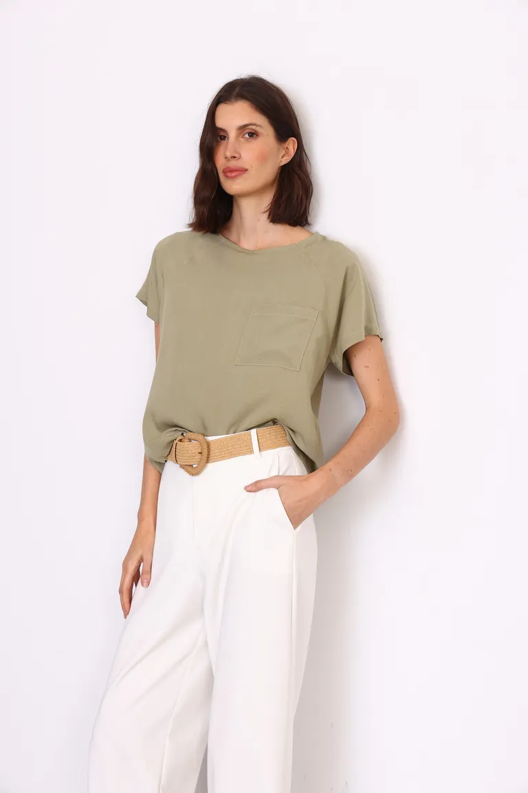 Blusa verde de manga raglan y bolsillo en fibrana 100% rayón de Yagmour en Blusas para argentina