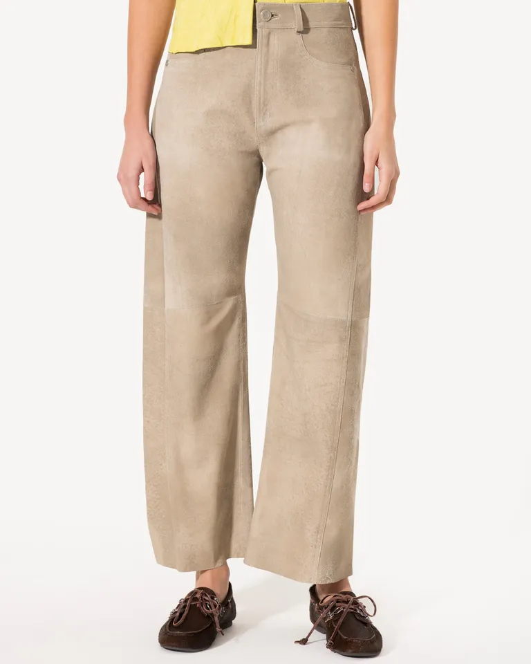 Pantalón de cuero ancho con detalles de recortes y bolsillos jeaneros de Jazmin Chebar en Pantalones para argentina