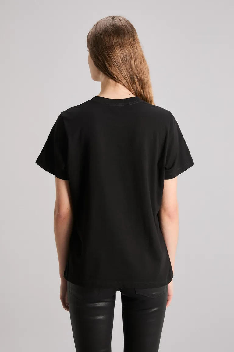 Remera negra con detalles de cristales, diseño elegante y de moda para mujer de Kosiuko en Remeras para argentina