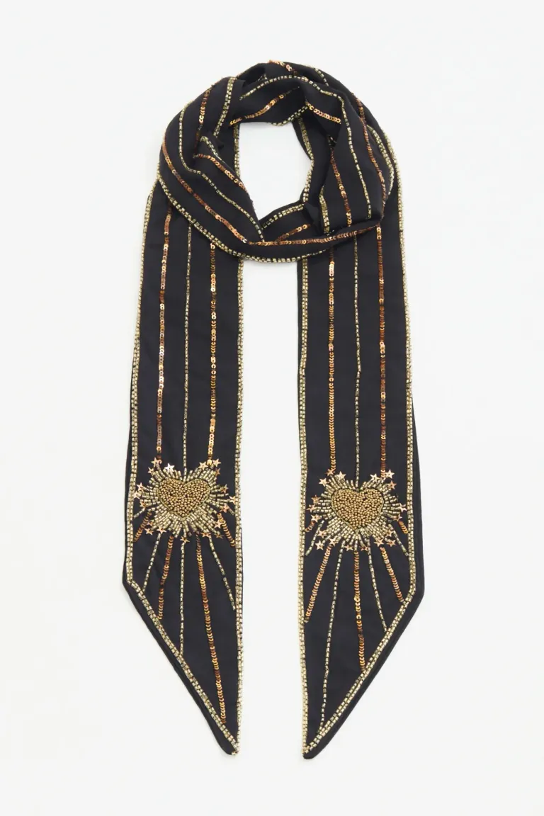 Elegante pañuelo corbatín negro bordado con detalles de lentejuelas y canutillos en forma de corazón de Rapsodia en Bufandas y Pañuelos para argentina