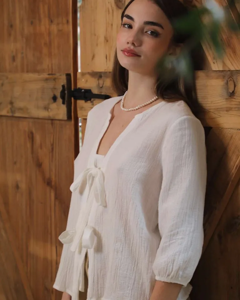 Blusa blanca de manga 3/4 con escote en V de Hesed en Blusas para argentina