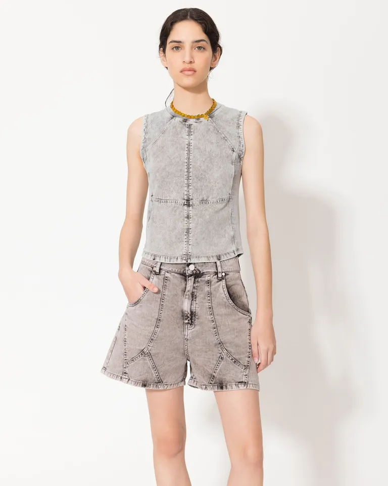 Shorts de gabardina con acabado único y detalles distintivos de Jazmin Chebar en Shorts para argentina