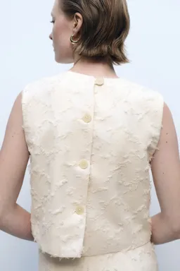 Top crop con textura de Mango en Tops para argentina