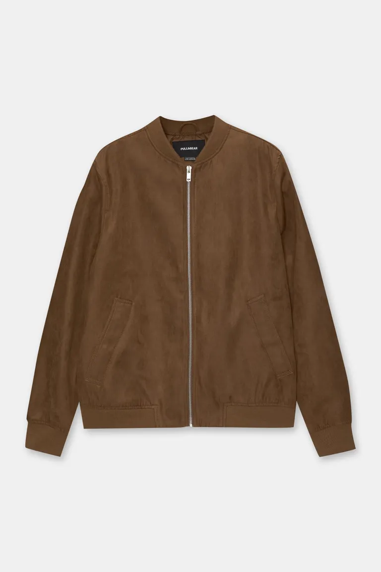 Campera bomber gamuza sintética de Pull&Bear en Abrigos y Camperas para argentina
