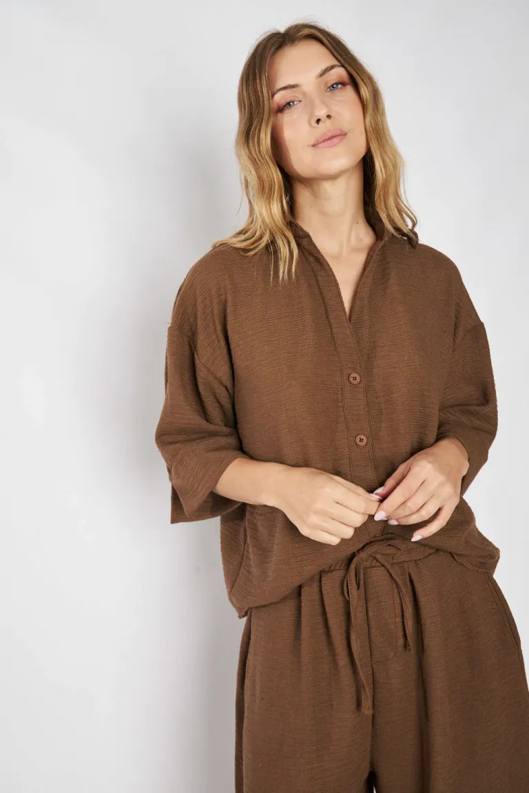 Camisa amplia de lino rústico con escote profundo para un look casual y elegante de Belle en Camisas para argentina