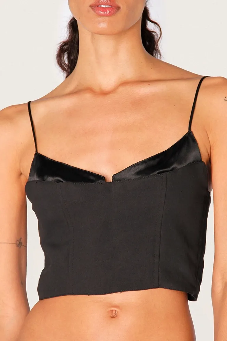 Top modular de diseño en tela sastrera y detalles en satén de Sofia Sarkany en Tops para argentina