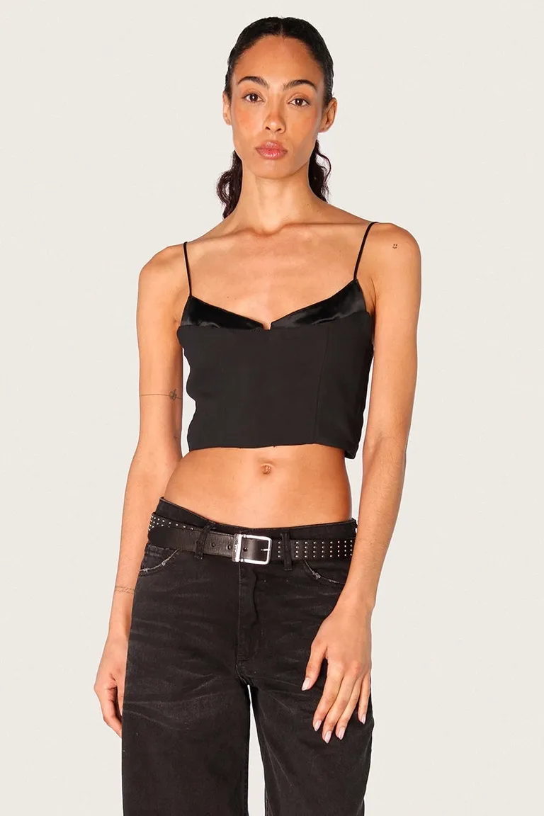 Top modular de diseño en tela sastrera y detalles en satén de Sofia Sarkany en Tops para argentina