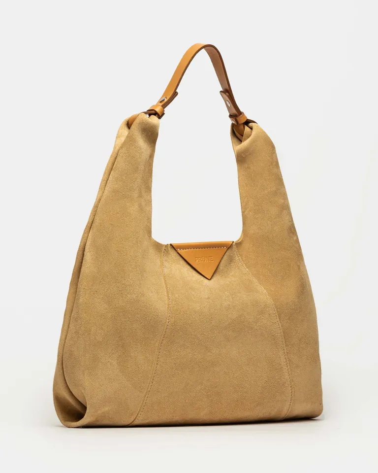 Cartera de hombro de cuero gamuza con diseño minimalista y funcional de Prüne en Bolsos y Carteras para argentina