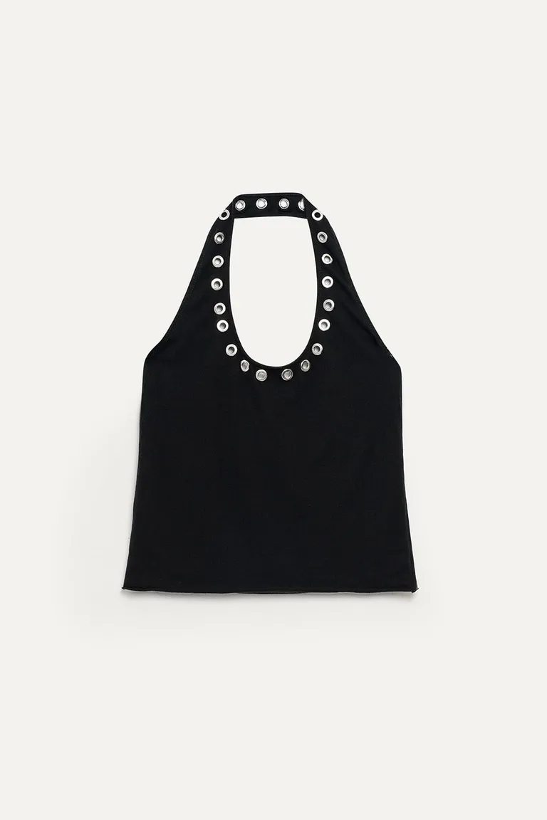 Musculosa de jersey negra con detalle de ojales en el escote - un básico renovado y elegante de 47 Street en Tops para argentina