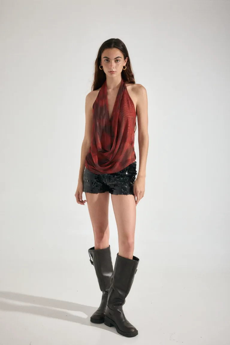 Top con diseño drapeado y espalda descubierta en estampado floral azul de Audaz en Tops para argentina