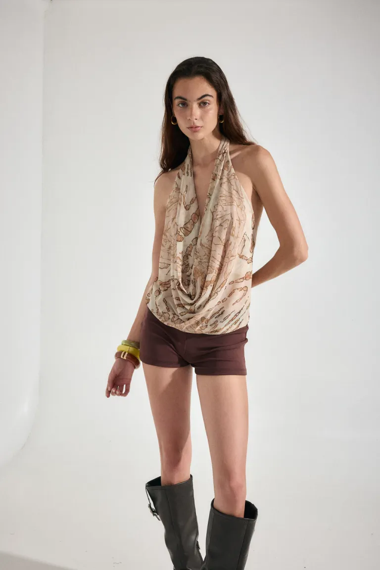 Top con diseño drapeado y espalda descubierta en estampado floral azul de Audaz en Tops para argentina