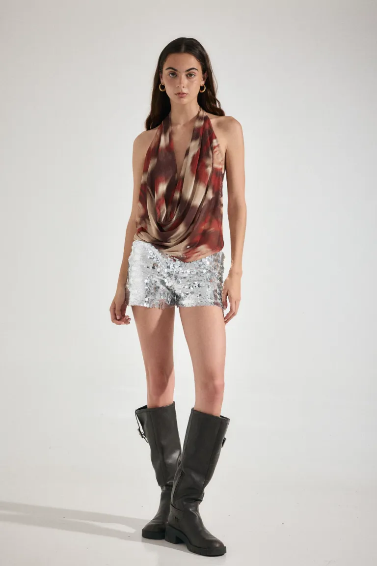 Top con diseño drapeado y espalda descubierta en estampado floral azul de Audaz en Tops para argentina