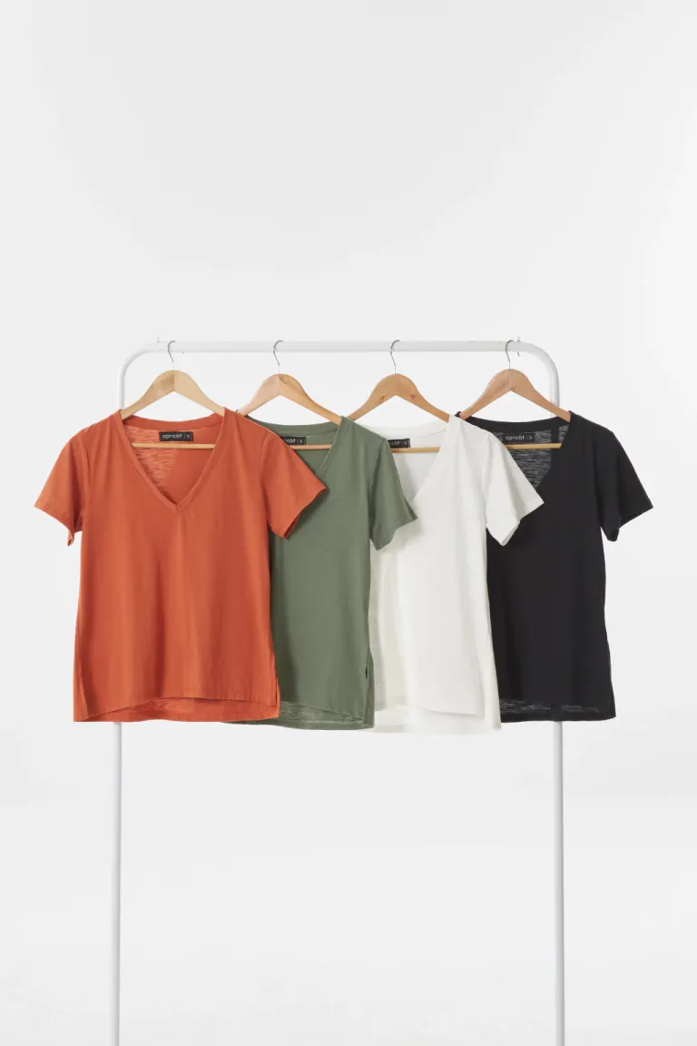 Remera de corte recto con cuello redondo en color naranja de Apricot en Remeras para argentina