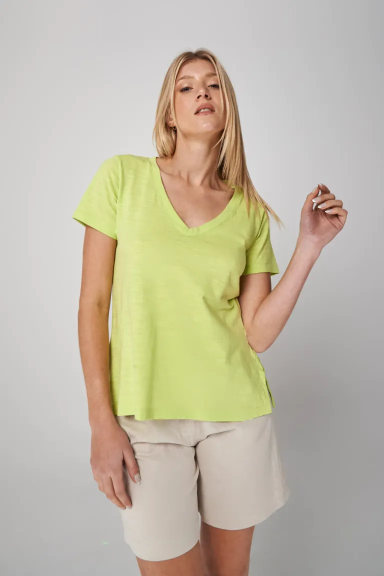 Remera de corte recto con cuello redondo en color naranja de Apricot en Remeras para argentina