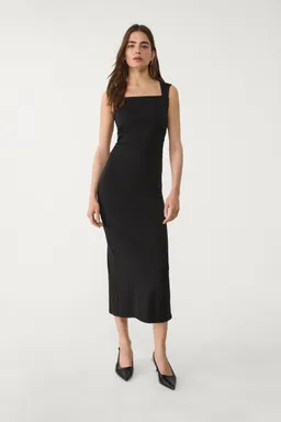 Vestido midi escote cuadrado de Stradivarius en Vestidos para argentina