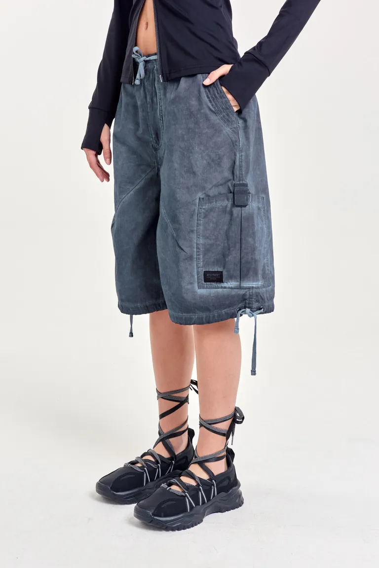 Bermudas de gabardina gris con cintura elástica y cordón ajustable de 47 Street en Shorts para argentina