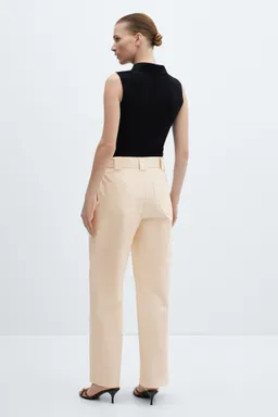 Pantalón pinzas con cinturón de Mango en Pantalones para argentina