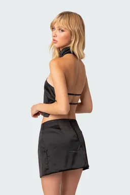 Crop top espalda descubierta satinado de Edikted en Tops para argentina