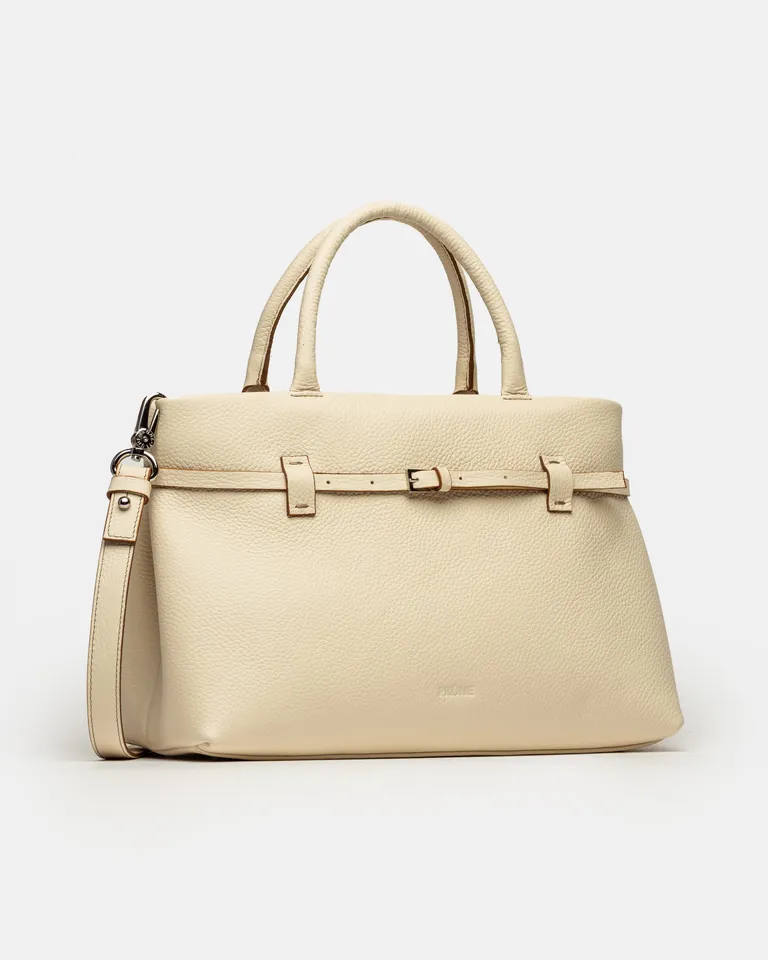 Cartera de mano Bay en cuero graneado, con diseño estructurado y detalle de hebilla de Prüne en Bolsos y Carteras para argentina