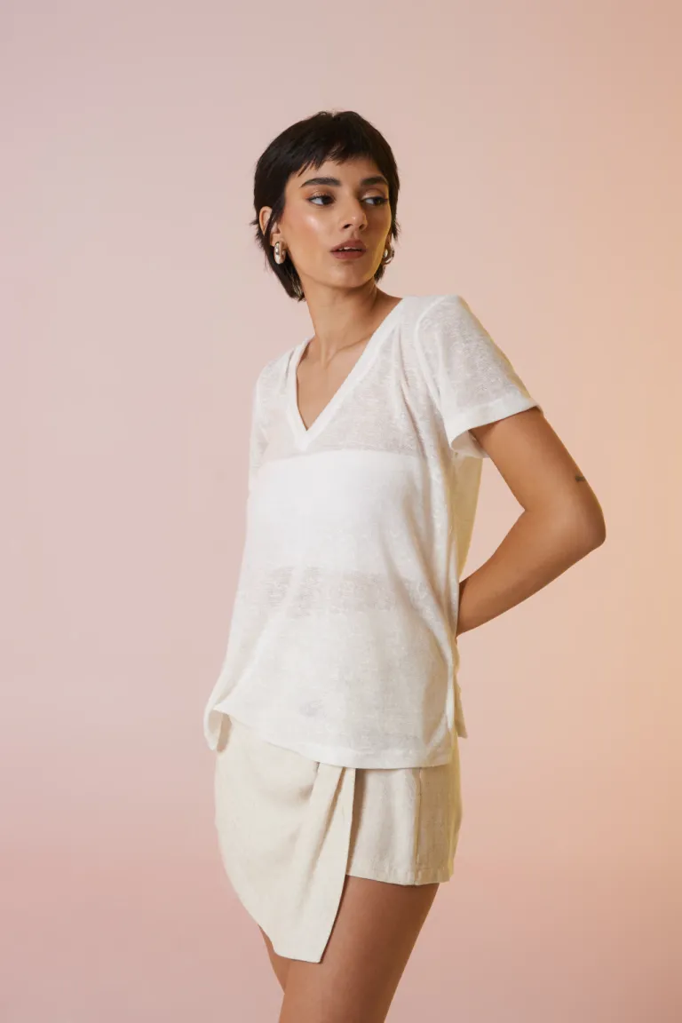 Remera de diseño minimalista y corte holgado para mujeres de Apricot en Remeras para argentina