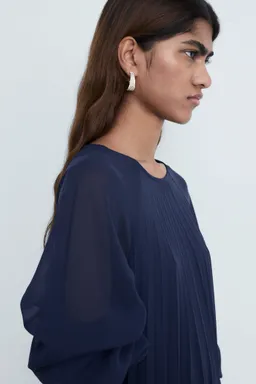 Vestido plisado con lazo de Mango en Vestidos para argentina
