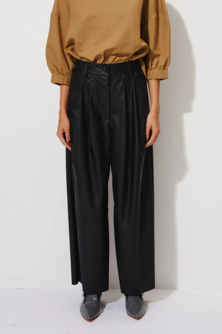 Pantalón wide leg con pliegues frontales y bolsillos laterales de Mishka en Pantalones para argentina