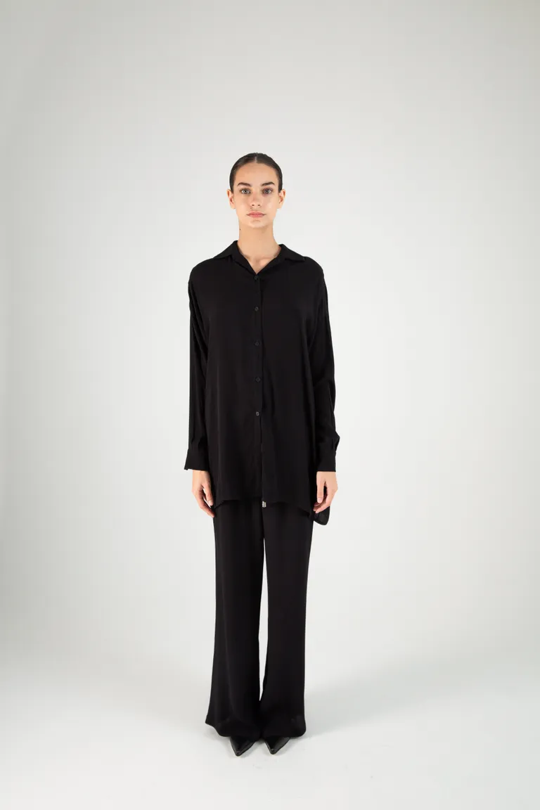 Camisa de crepe louis con hombros caídos y mangas anchas hasta la cadera de Naíma en Camisas para argentina