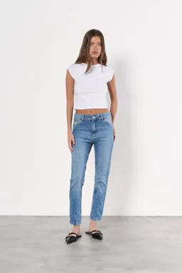 Jean denim chupín cedric de Magda en Pantalones para argentina