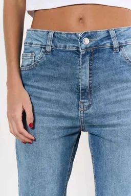 Jean denim chupín cedric de Magda en Pantalones para argentina