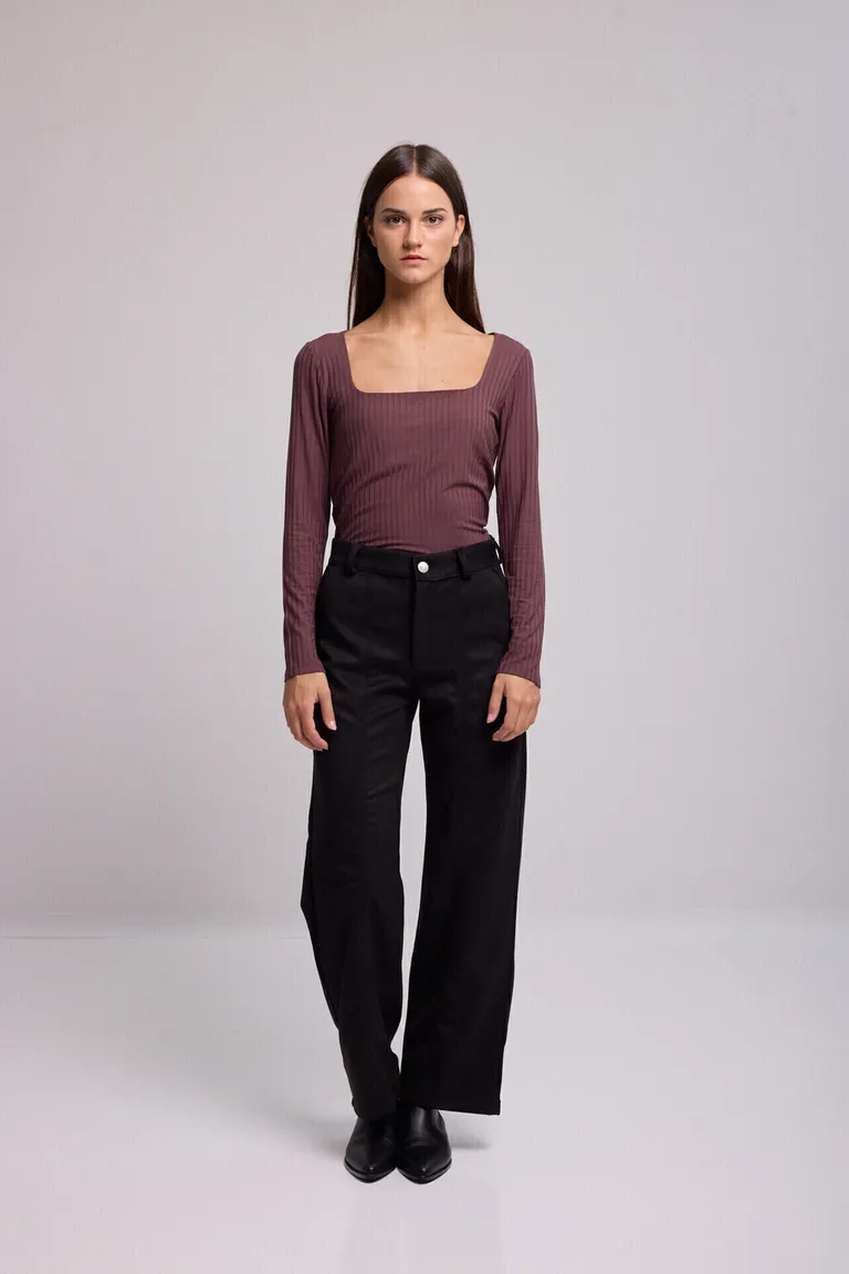 Pantalón recto de mujer con bolsillos laterales, recortes frontales, cierre de cremallera y botón de Kill en Pantalones para argentina