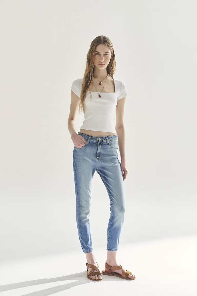 Pantalones vaqueros de corte recto y cintura media para mujer de Akiabara en Pantalones para argentina