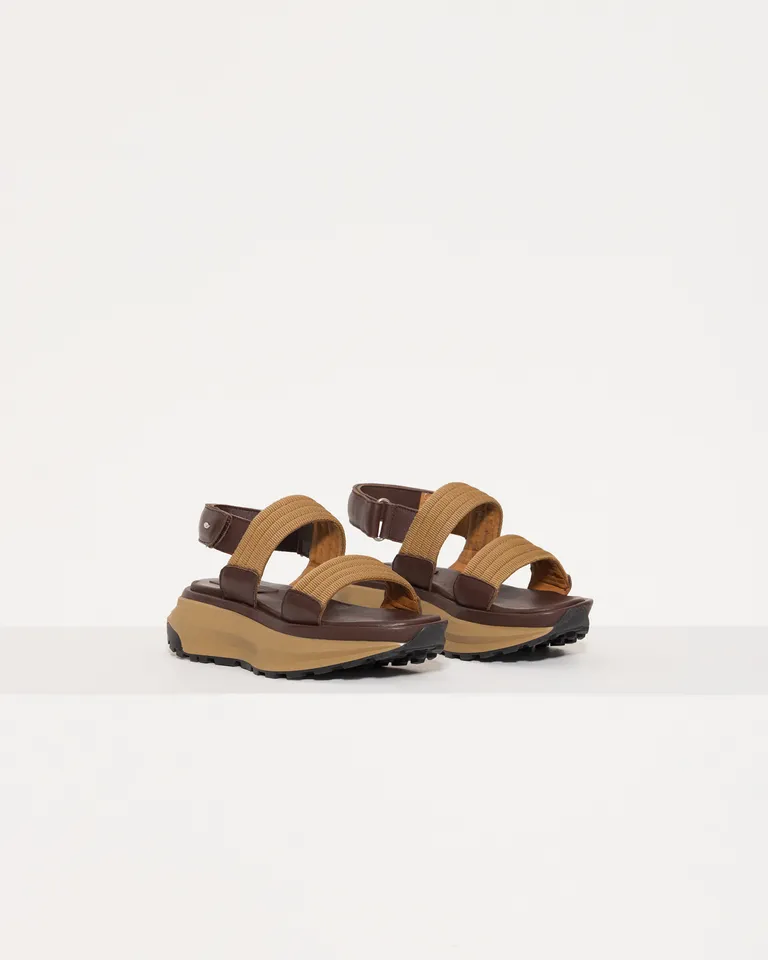 Sandalia isla de taco alto, combinada en cinta acanalada y cuero vacuno de Jazmin Chebar en Sandalias para argentina